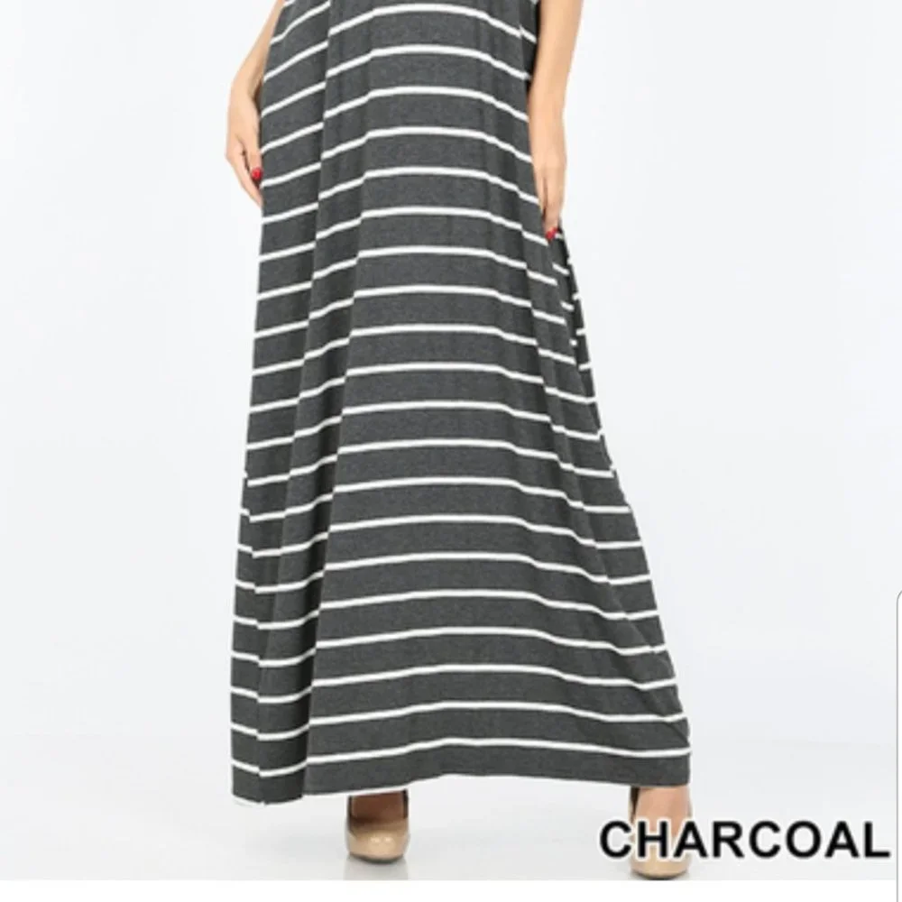 New V-neck Spaghetti strap maxi dress - Picture 3 of 3